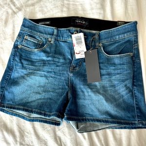Torrid bombshell skinny shorts size 16